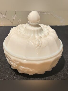 Vgt Westmoreland Covered Milk Glass Paneled Candy Dish